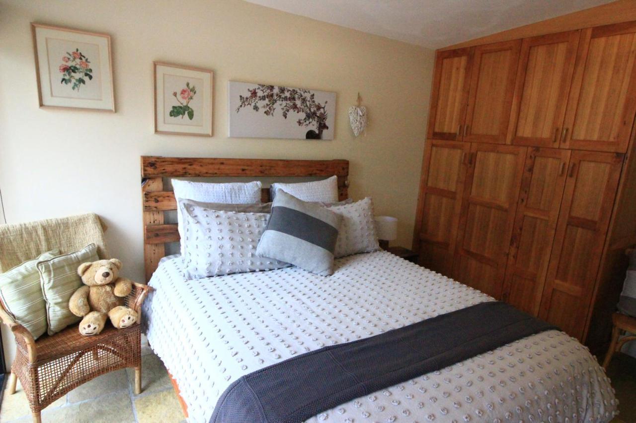 Down To Earth Farm Retreat Leilighet Sarsfield Eksteriør bilde